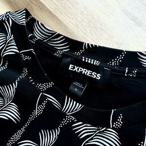 EXPRESS Black & White Floral Pattern T-Shirt - Men’s Size XL